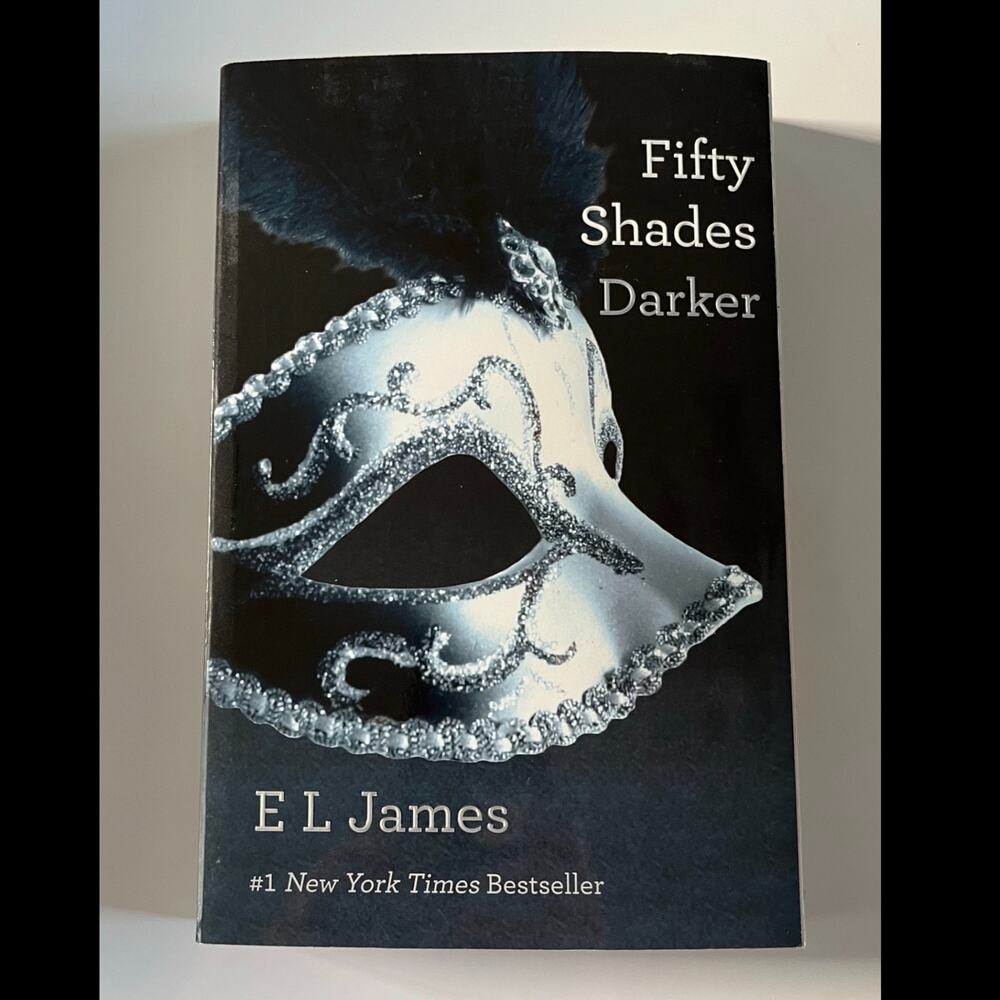 Fifty Shades Darker - Book by E L James